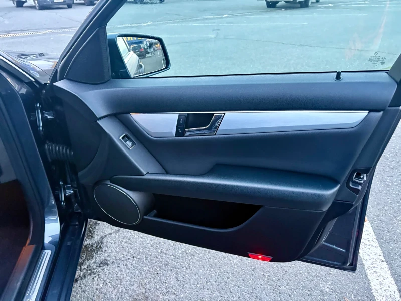 Mercedes-Benz C 220, снимка 13 - Автомобили и джипове - 52287501