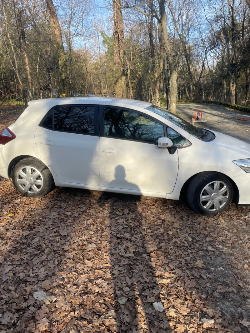 Toyota Auris, снимка 4 - Автомобили и джипове - 52803265