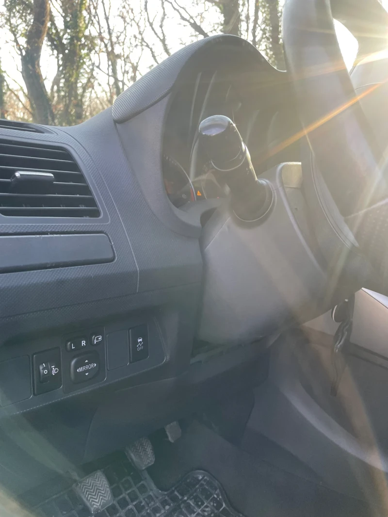 Toyota Auris, снимка 8 - Автомобили и джипове - 52803265