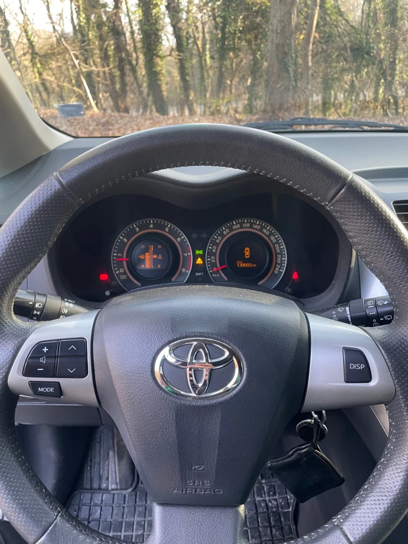 Toyota Auris, снимка 9 - Автомобили и джипове - 52803265
