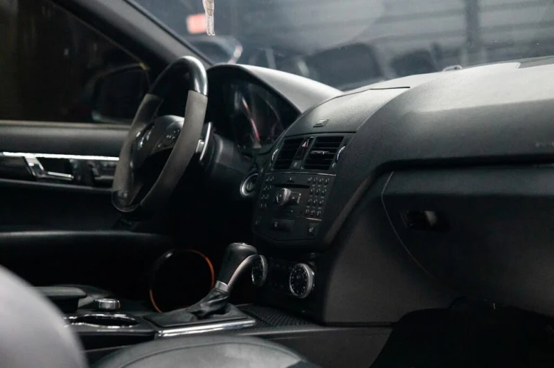 Mercedes-Benz C 63 AMG 2009 Mercedes-Benz C-Class C 63 AMG Sedan, снимка 13 - Автомобили и джипове - 53093504