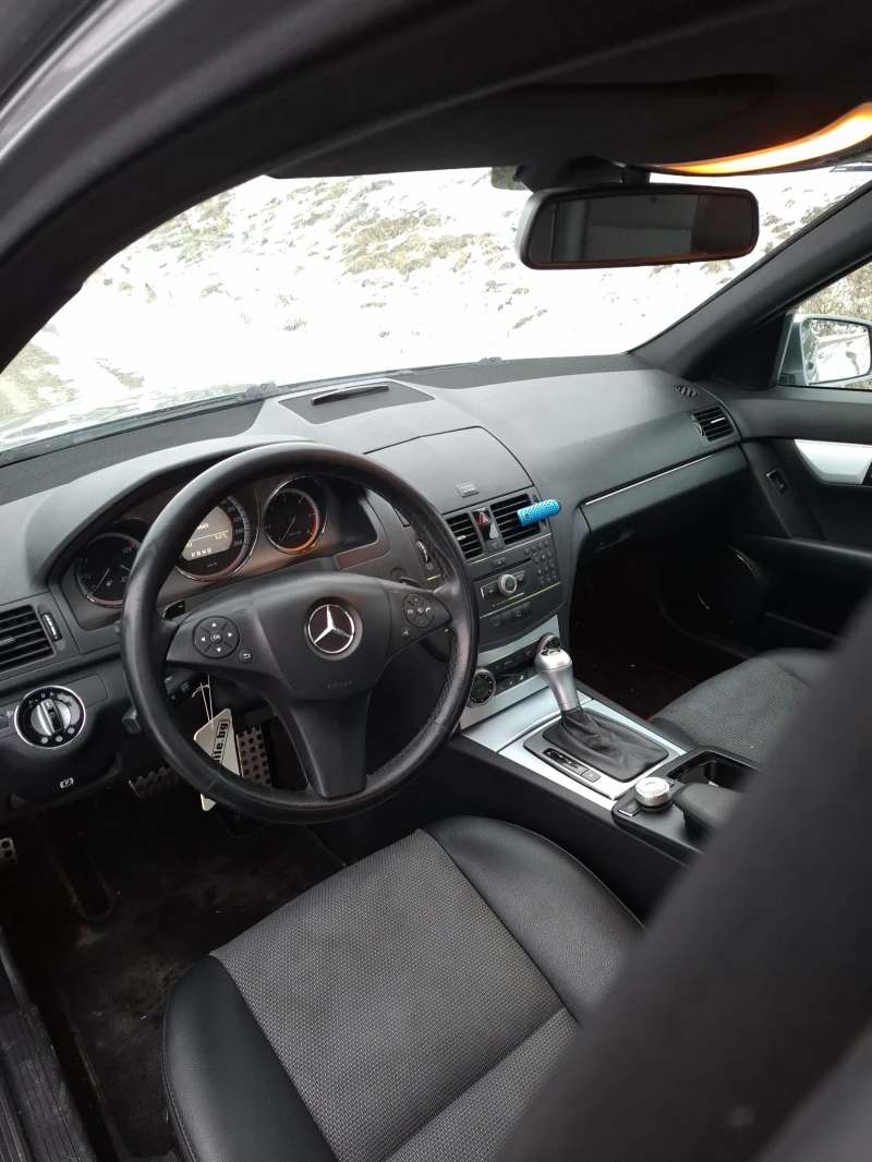 Mercedes-Benz C 220, снимка 8 - Автомобили и джипове - 53095625