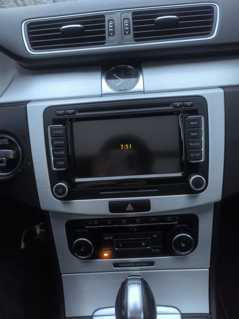 VW Passat 2.0 TDI HIGHLINE 170 КС DSG DISTRONIC KEYLESS КОЖА, снимка 8 - Автомобили и джипове - 53171332