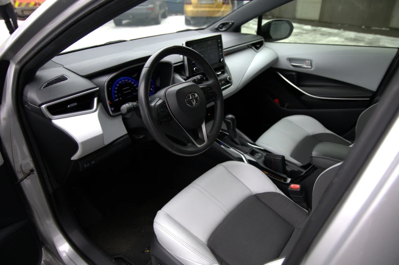 Toyota Corolla 2.0i, снимка 9 - Автомобили и джипове - 53235262