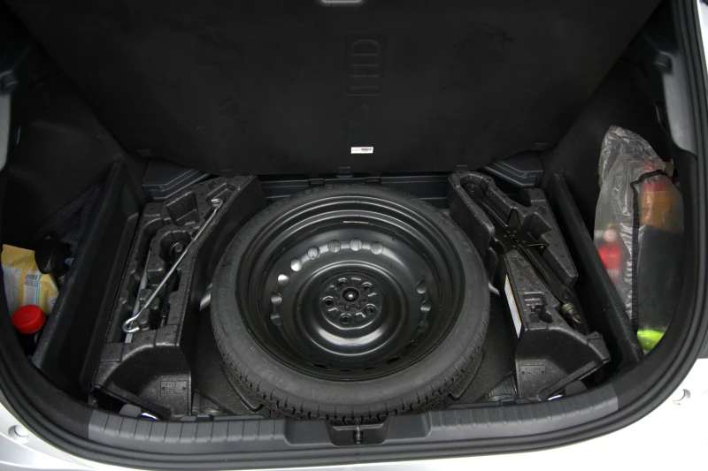 Toyota Corolla 2.0i, снимка 16 - Автомобили и джипове - 53235262