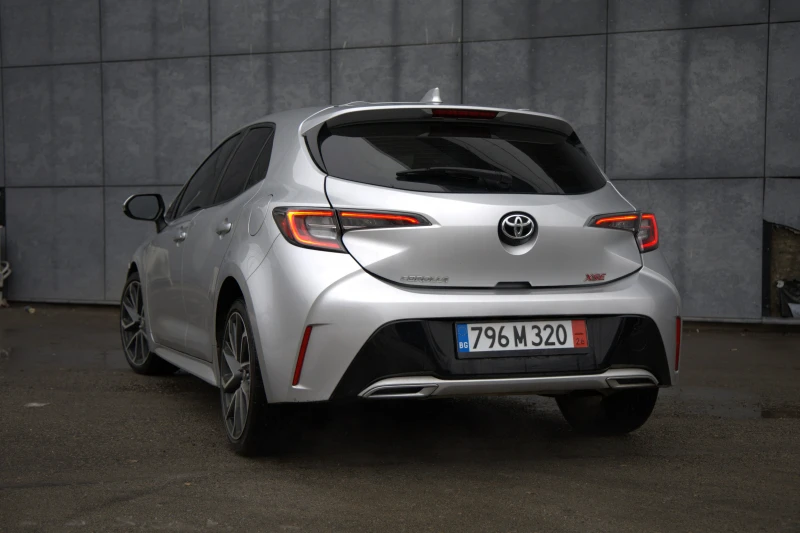 Toyota Corolla 2.0i, снимка 4 - Автомобили и джипове - 53235262