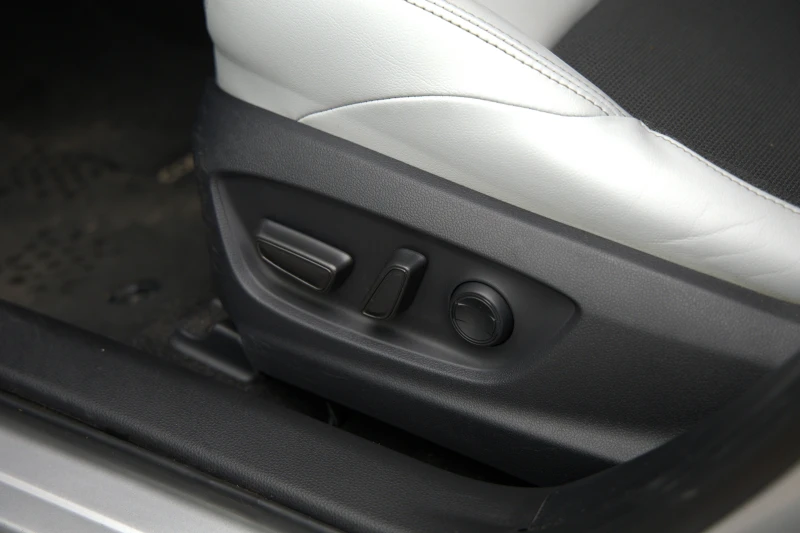 Toyota Corolla 2.0i, снимка 10 - Автомобили и джипове - 53235262