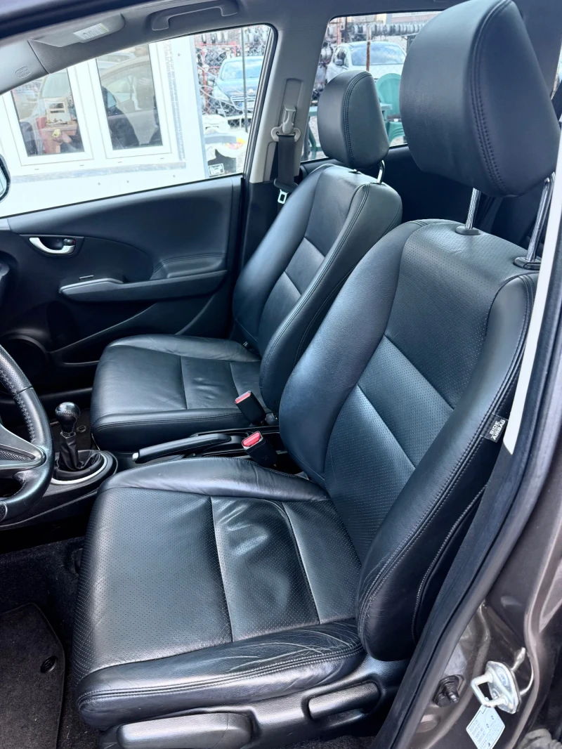 Honda Jazz 1.4i Executive Фейслифт, снимка 10 - Автомобили и джипове - 53526486
