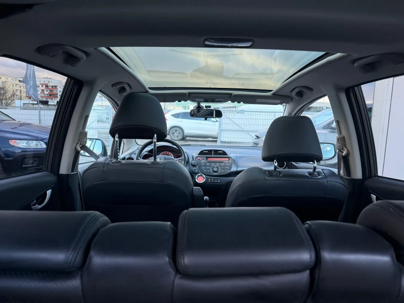 Honda Jazz 1.4i Executive Фейслифт, снимка 15 - Автомобили и джипове - 53526486