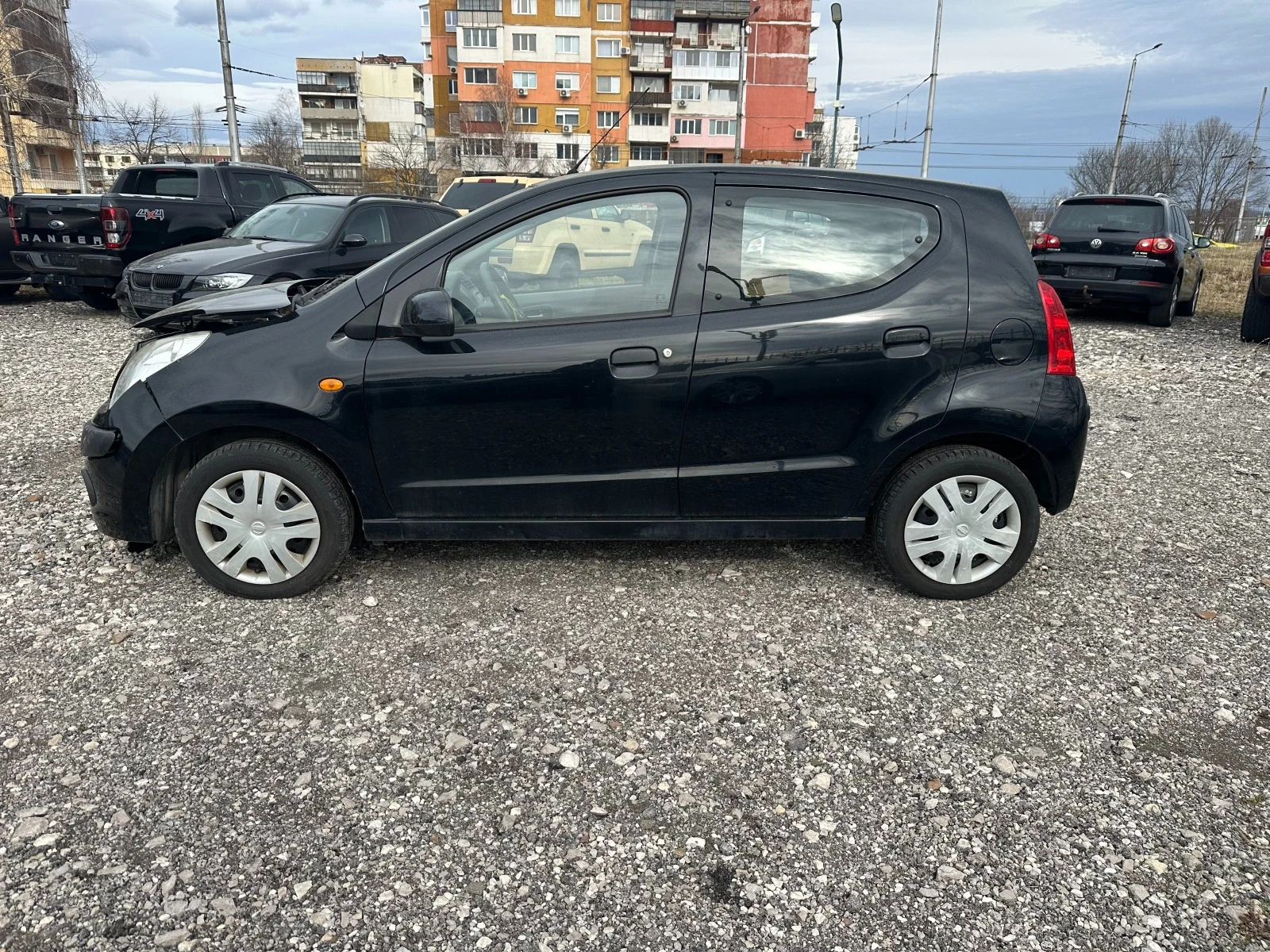 Nissan Pixo 1.0i 68kc - изображение 2