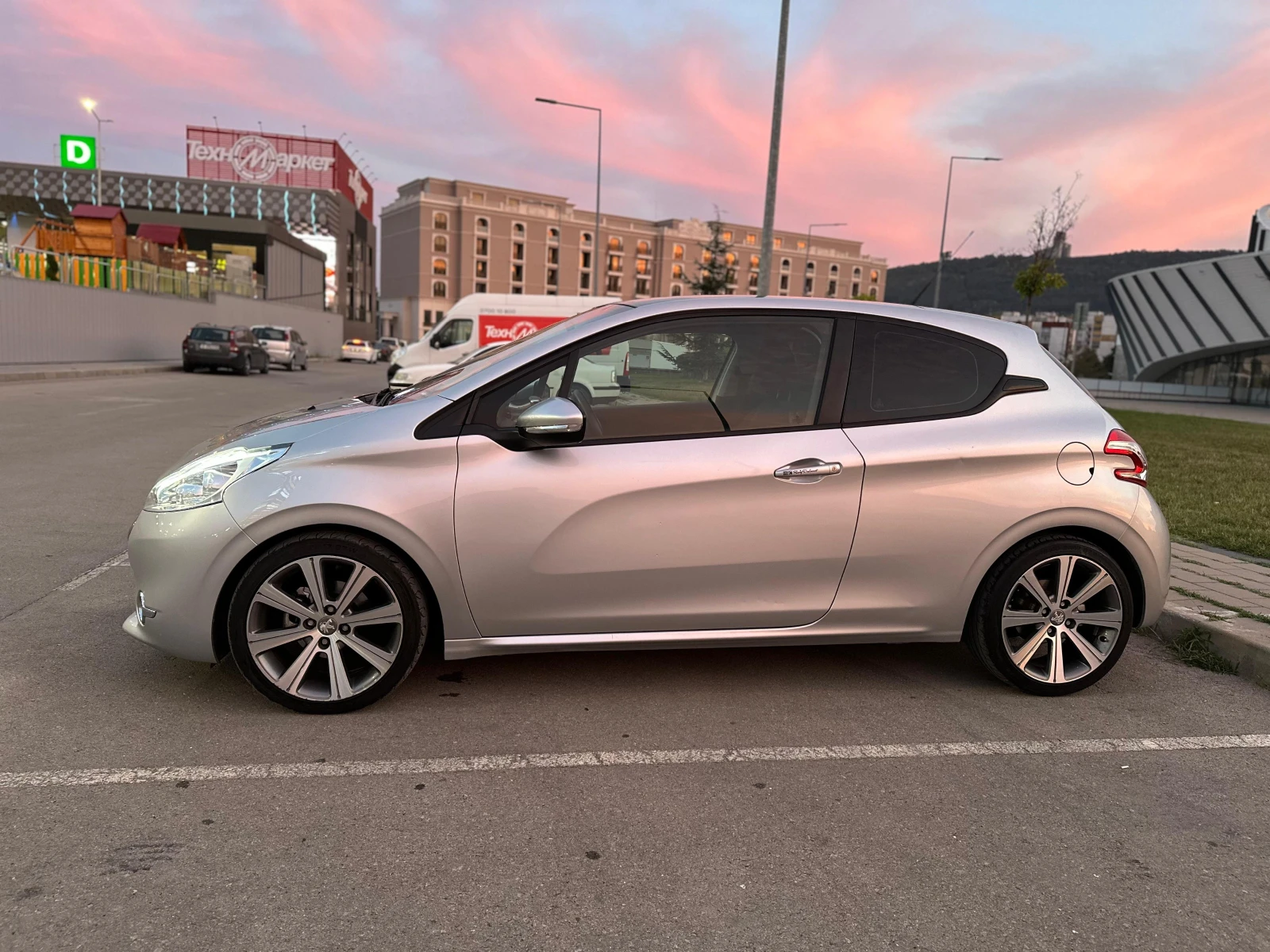 Peugeot 208 1.4 VTi - изображение 8