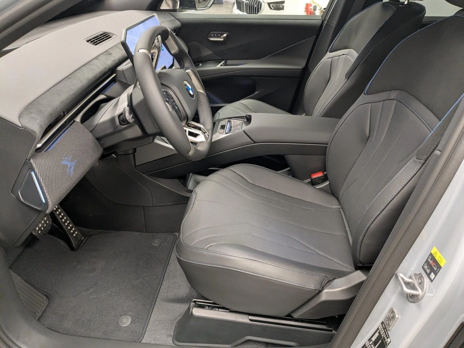 BMW iX3 50* xDRIVE* PANO VISION* M SPORT* DISTR* H/K* 360 , снимка 6 - Автомобили и джипове - 53822724