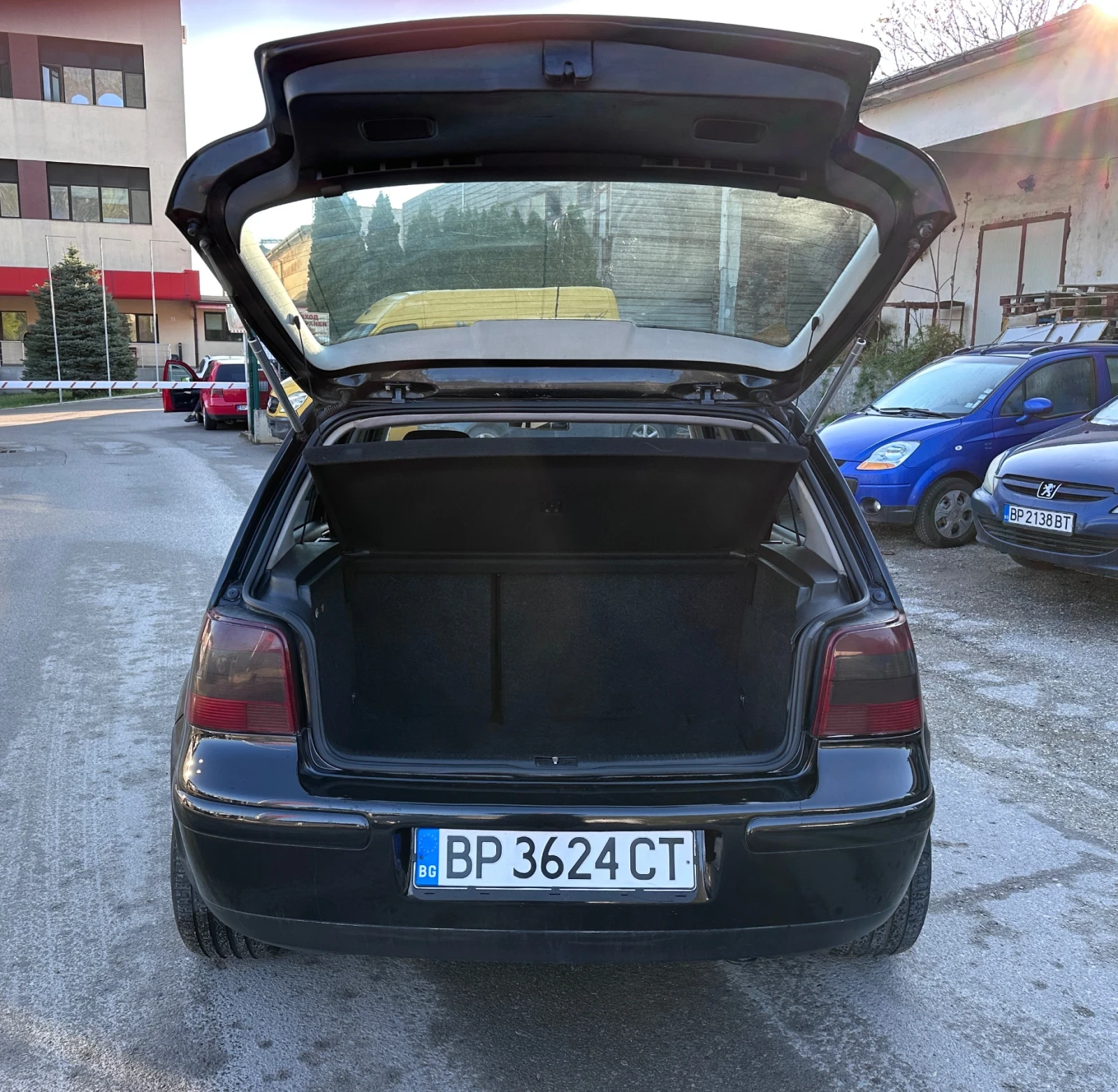 VW Golf 1.9TDI - КЛИМАТРОНИК, снимка 16 - Автомобили и джипове - 54286723