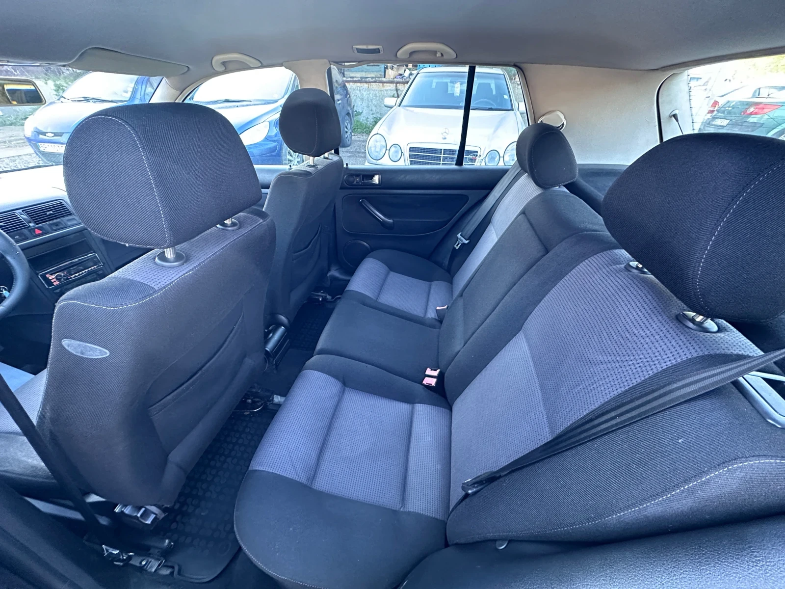 VW Golf 1.9TDI - КЛИМАТРОНИК, снимка 13 - Автомобили и джипове - 54286723