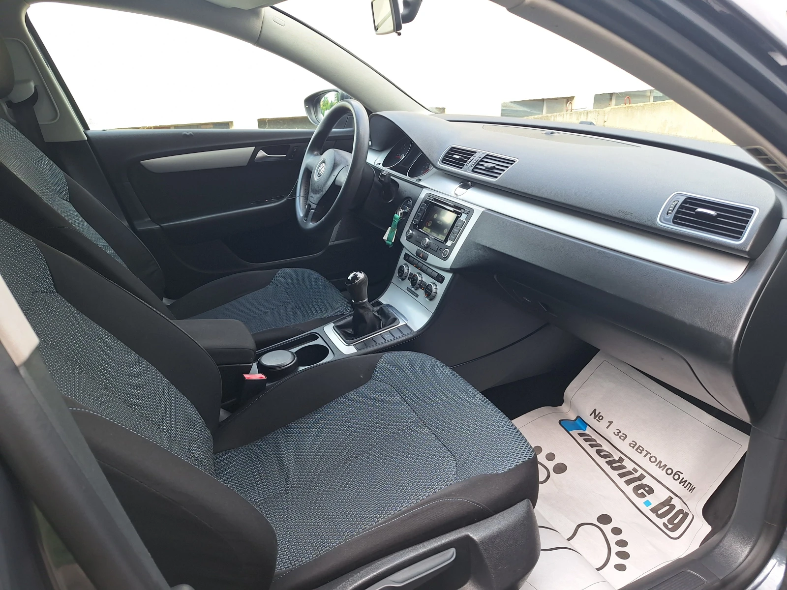 VW Passat 1.6tdi 105kc, снимка 11 - Автомобили и джипове - 55137014