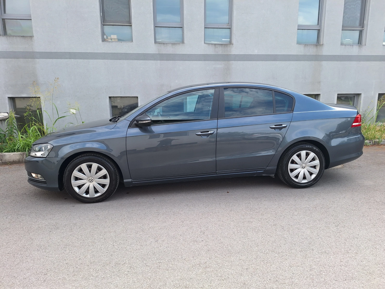 VW Passat 1.6tdi 105kc, снимка 5 - Автомобили и джипове - 55137014