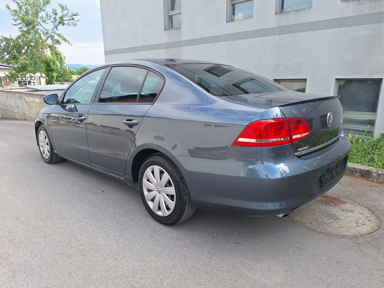 VW Passat 1.6tdi 105kc, снимка 8 - Автомобили и джипове - 55137014