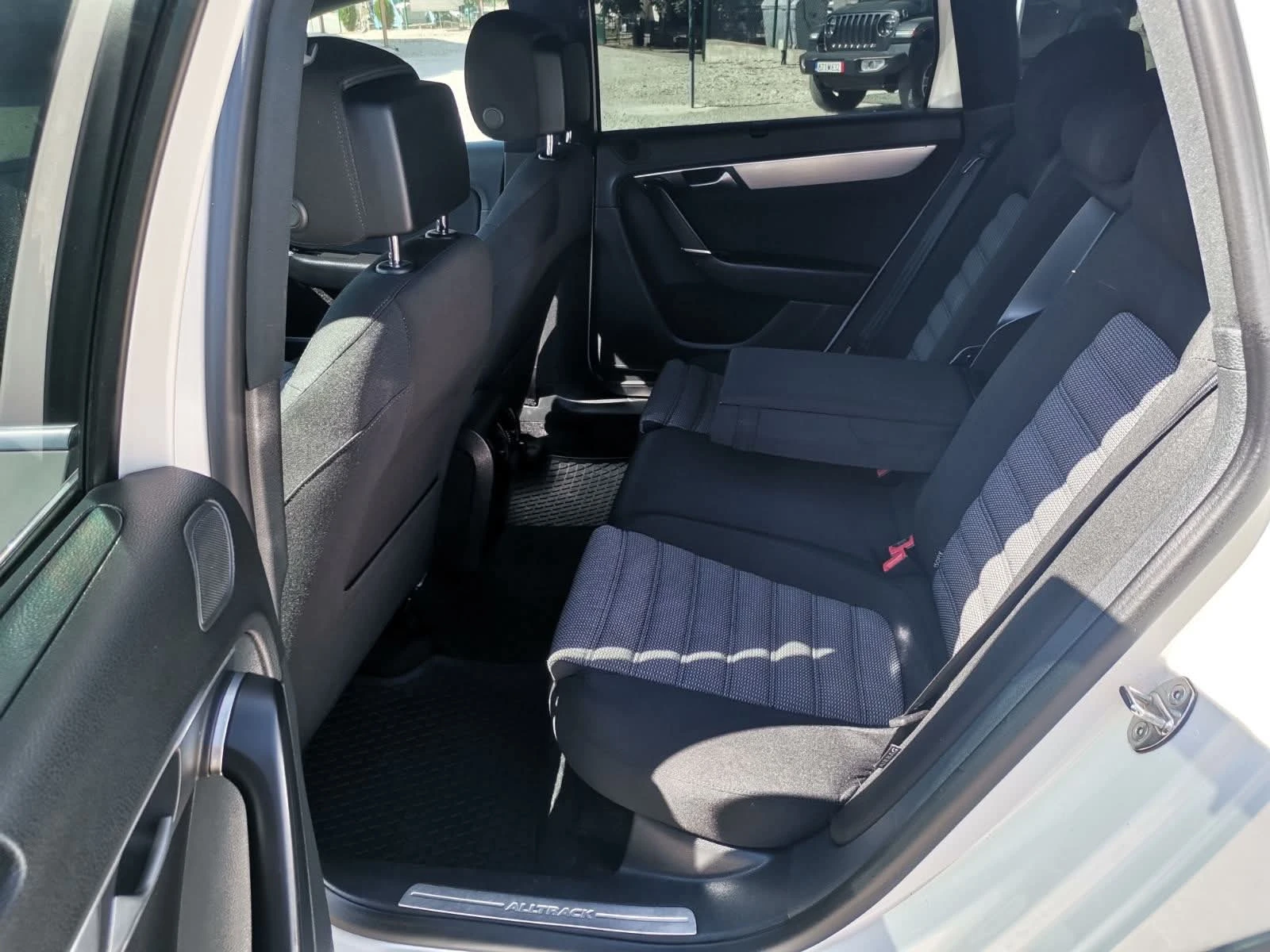VW Alltrack 2.0TDI/177 K.C/4X4/SWISS, снимка 13 - Автомобили и джипове - 55949190