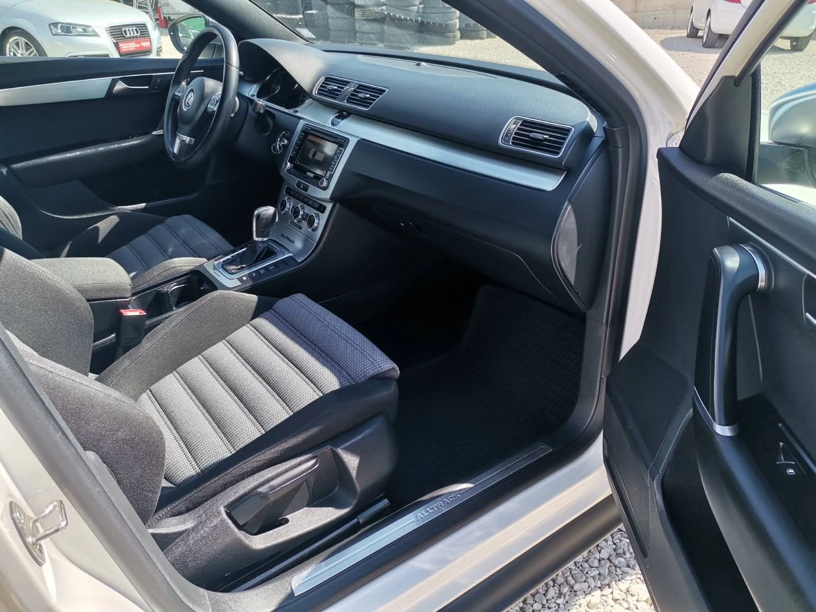 VW Alltrack 2.0TDI/177 K.C/4X4/SWISS, снимка 16 - Автомобили и джипове - 55949190
