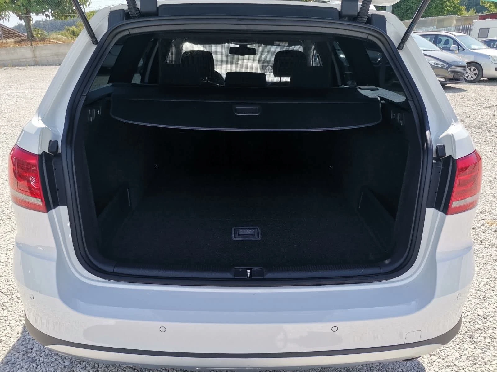 VW Alltrack 2.0TDI/177 K.C/4X4/SWISS, снимка 14 - Автомобили и джипове - 55949190