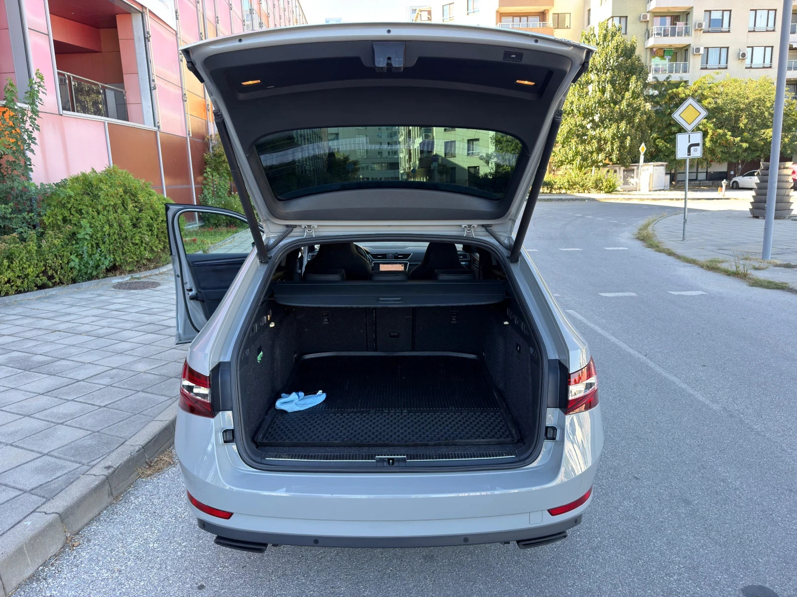Skoda Superb 2.0TSI Sportline 4x4 FULL Nardo Grey, снимка 15 - Автомобили и джипове - 56202156