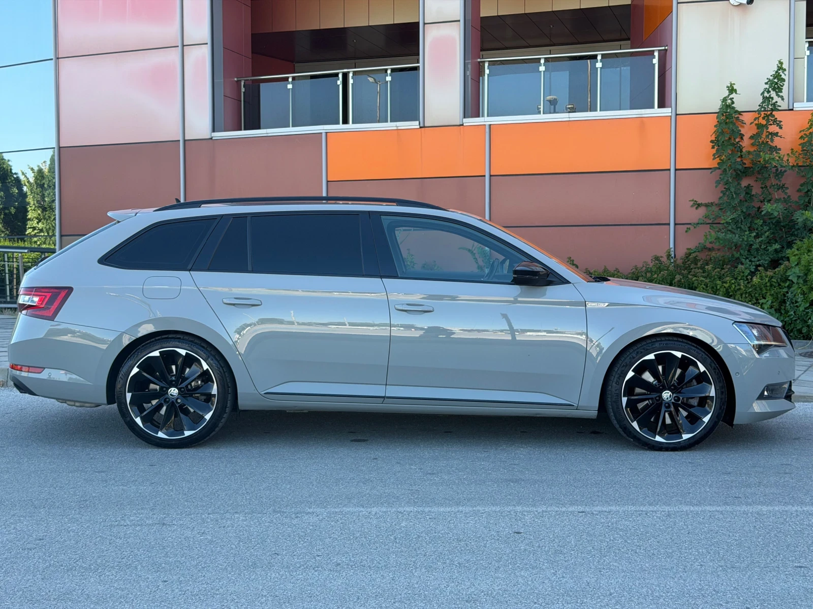 Skoda Superb 2.0TSI Sportline 4x4 FULL Nardo Grey, снимка 6 - Автомобили и джипове - 56202156