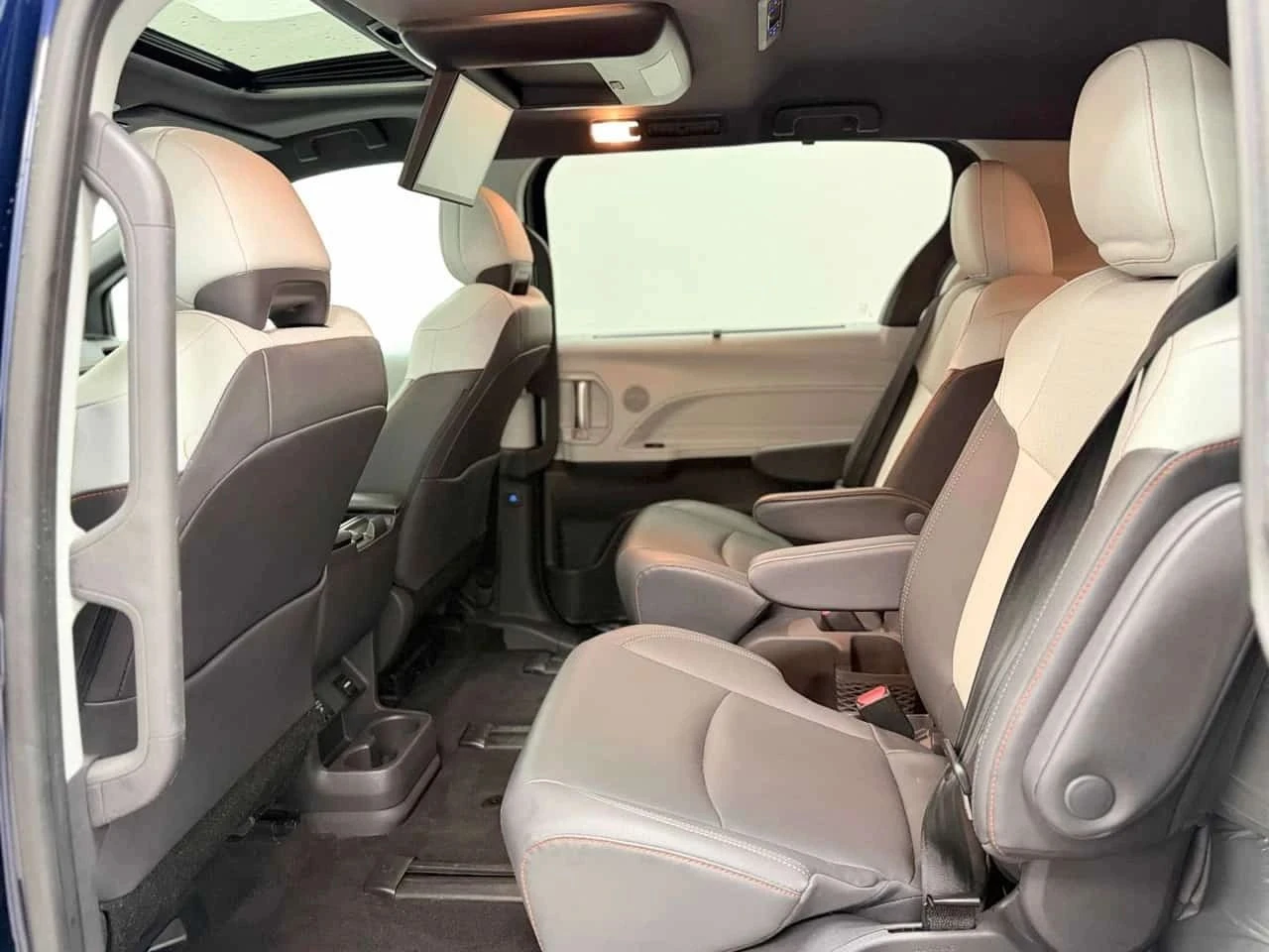 Toyota Sienna | Mobile.bg � ����������� 12