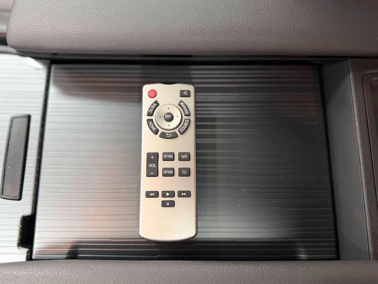 Toyota Sienna | Mobile.bg � ����������� 13