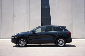 Porsche Cayenne 3.6 AWD* BOSE* PANORAMA* ПОДГРЕВ* КАМЕРА* CARPLAY*, снимка 2