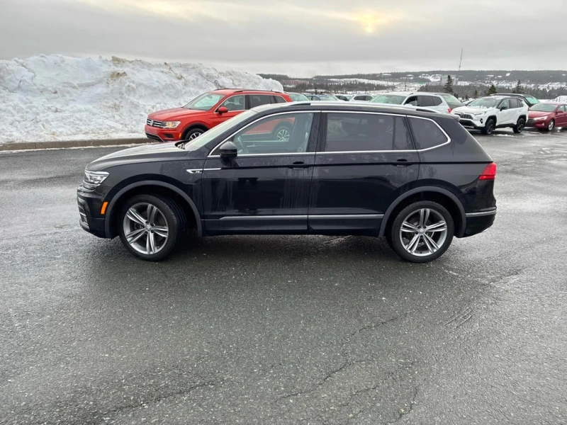 VW Tiguan * Highline * CARFAX * БЕЗ ПЪРВОНАЧАЛНА ВНОСКА, снимка 2 - Автомобили и джипове - 53176524