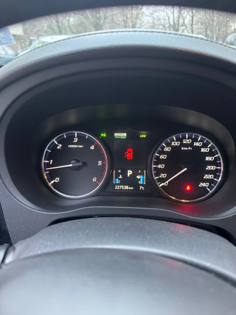 Mitsubishi Outlander, снимка 10 - Автомобили и джипове - 53411141