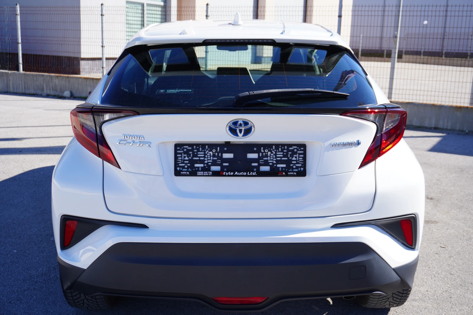 Toyota C-HR 1.8 HYBRID/FACELIFT/CARPLAY* ГАРАНЦИЯ* СЕРВИЗНА ИС - изображение 4