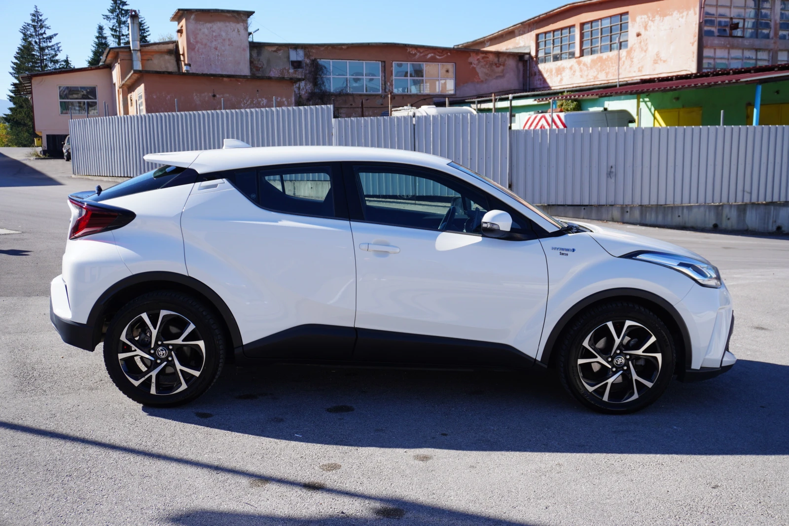 Toyota C-HR 1.8 HYBRID/FACELIFT/CARPLAY* ГАРАНЦИЯ* СЕРВИЗНА ИС - изображение 6