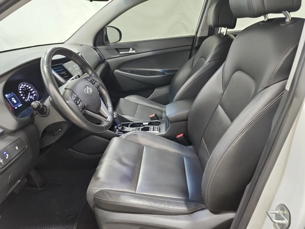 Hyundai Tucson * АВТО КРЕДИТ* ЦЕНА ДО БГ * СЕРВИЗНА ИСТОРИЯ *  - изображение 7