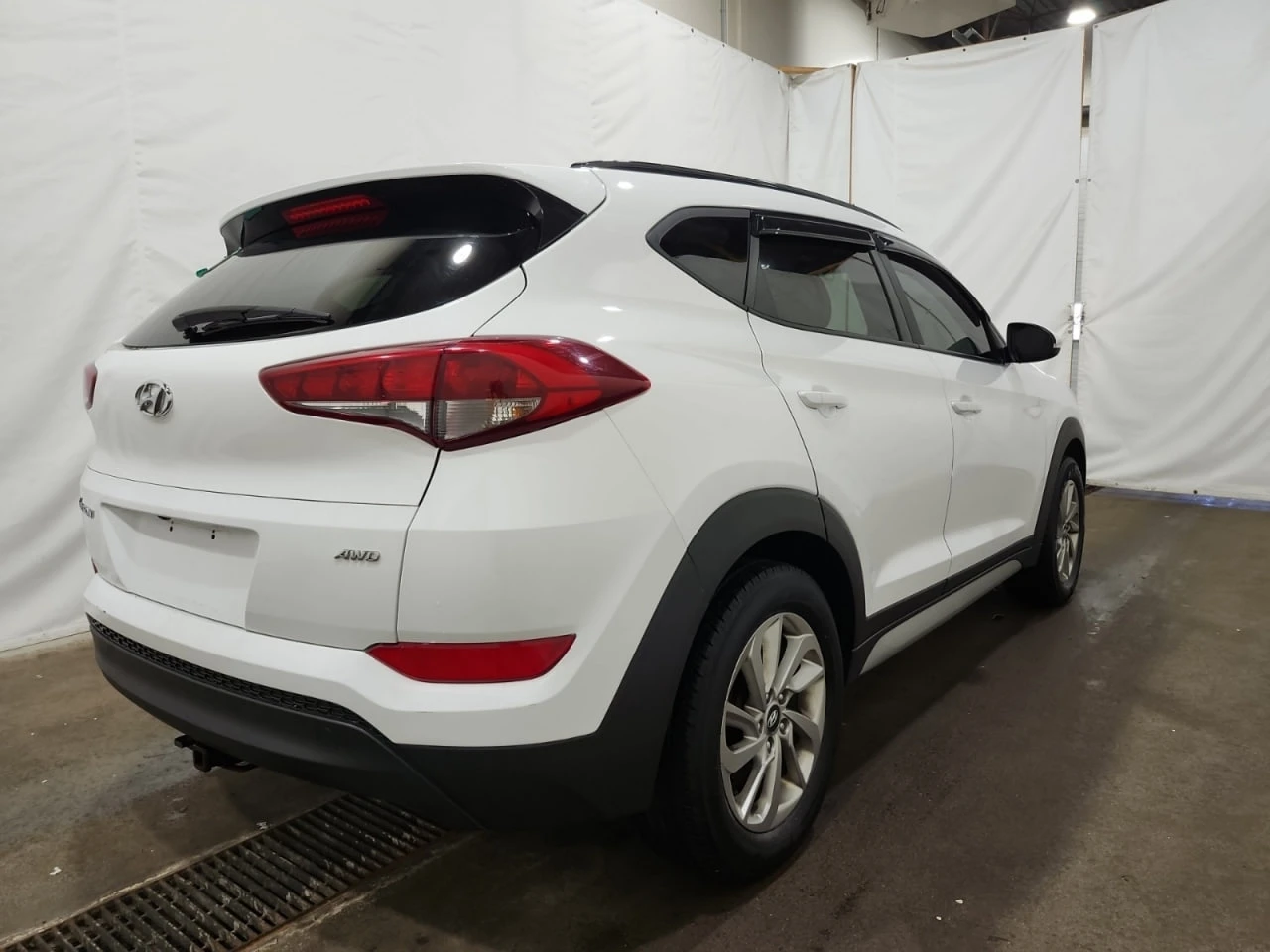 Hyundai Tucson * АВТО КРЕДИТ* ЦЕНА ДО БГ * СЕРВИЗНА ИСТОРИЯ *  - изображение 3