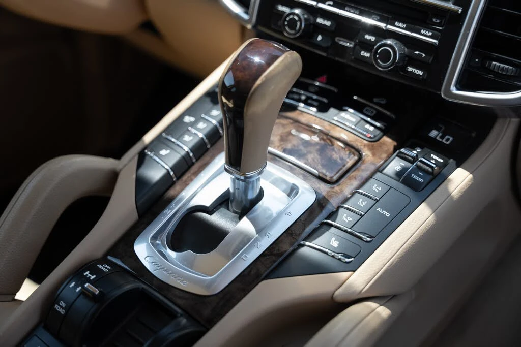 Porsche Cayenne 3.6 AWD* BOSE* PANORAMA* ПОДГРЕВ* КАМЕРА* CARPLAY*, снимка 15 - Автомобили и джипове - 55434493