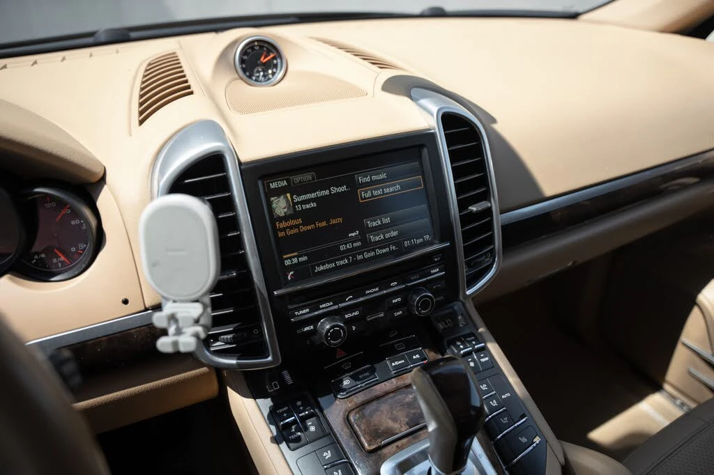 Porsche Cayenne 3.6 AWD* BOSE* PANORAMA* ПОДГРЕВ* КАМЕРА* CARPLAY*, снимка 14 - Автомобили и джипове - 55434493