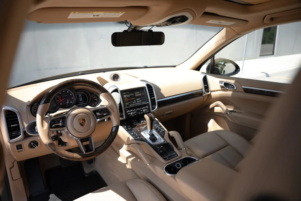 Porsche Cayenne 3.6 AWD* BOSE* PANORAMA* ПОДГРЕВ* КАМЕРА* CARPLAY*, снимка 10 - Автомобили и джипове - 55434493