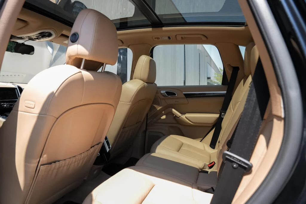 Porsche Cayenne 3.6 AWD* BOSE* PANORAMA* ПОДГРЕВ* КАМЕРА* CARPLAY*, снимка 13 - Автомобили и джипове - 55434493