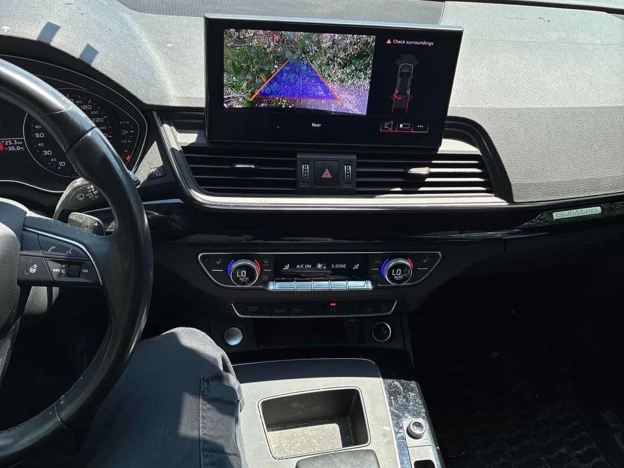Audi Q5 Komfort / DISTRONIC / CARFAX / АВТОКРЕДИТ, снимка 9 - Автомобили и джипове - 55670841