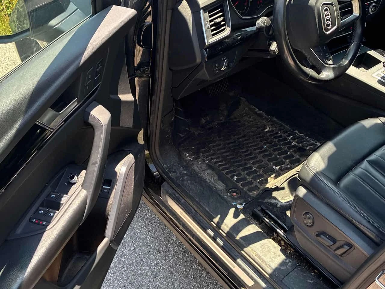 Audi Q5 Komfort / DISTRONIC / CARFAX / АВТОКРЕДИТ, снимка 5 - Автомобили и джипове - 55670841
