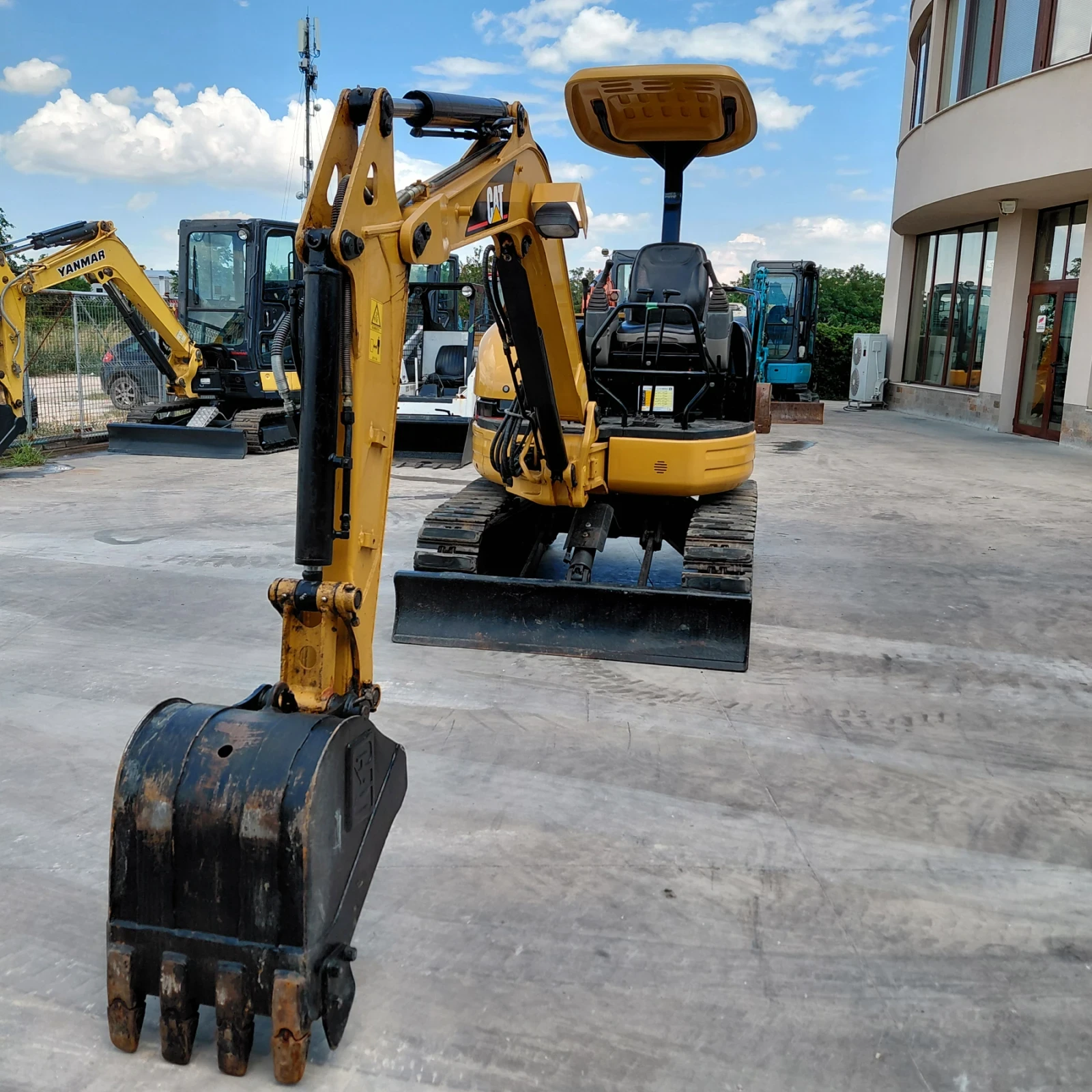 Багер Cat 303CR * 2 КОФИ * 2100 МОТОЧАСА * , снимка 8 - Индустриална техника - 54162262