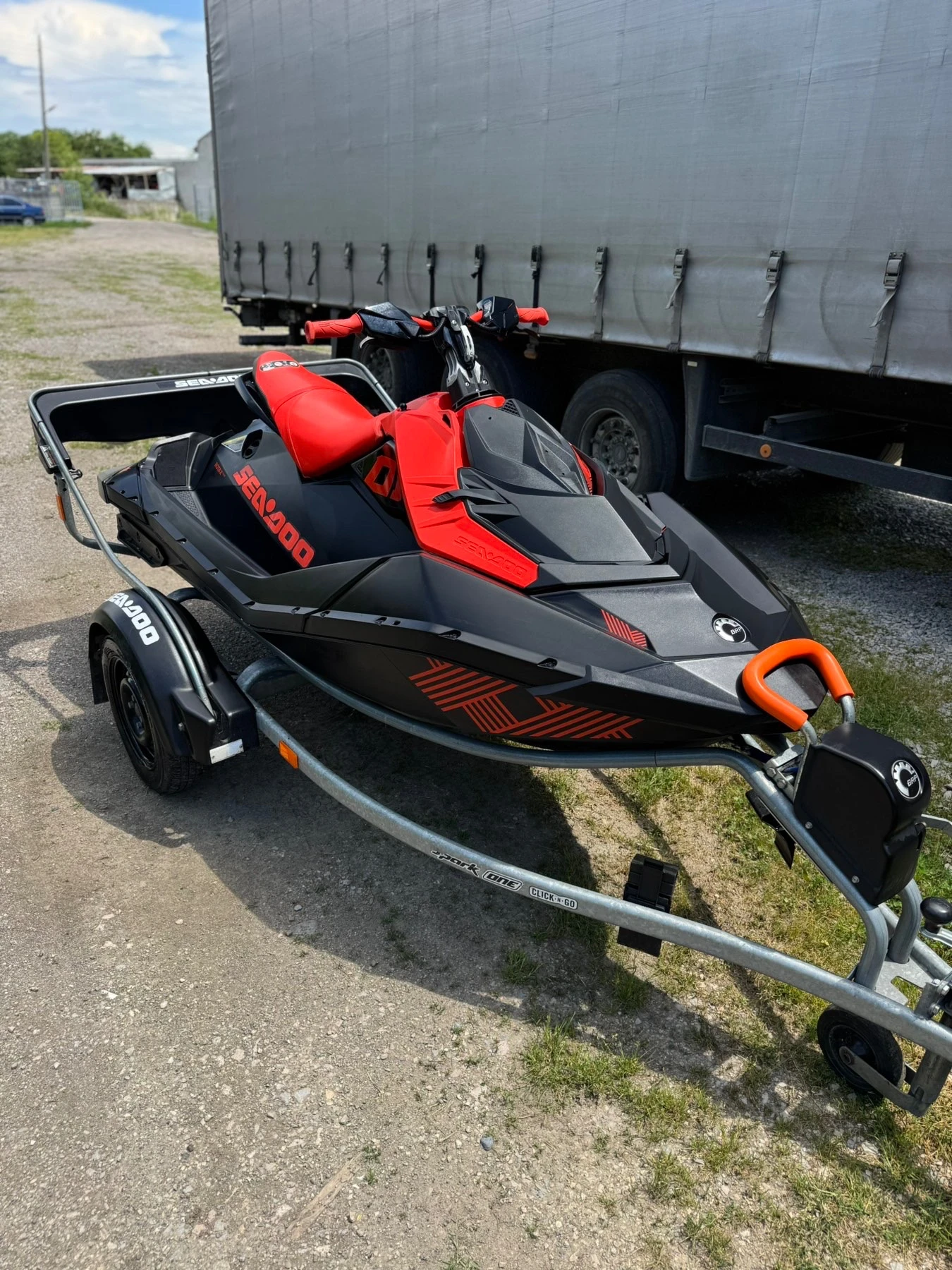 Джет Bombardier Sea Doo Spark Trixx 2up