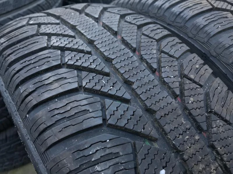 Гуми Зимни 215/60R16, снимка 2 - Гуми и джанти - 27363320