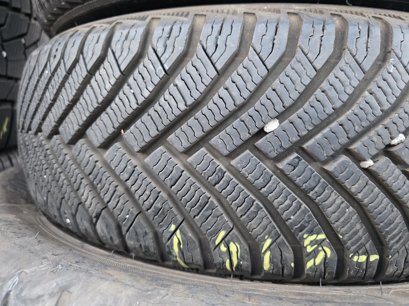 Гуми Зимни 175/60R16, снимка 5 - Гуми и джанти - 56662152