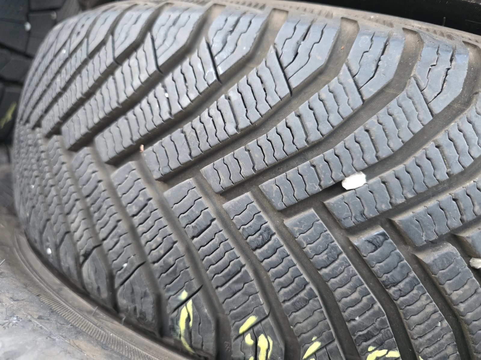 Гуми Зимни 175/60R16, снимка 2 - Гуми и джанти - 56662152