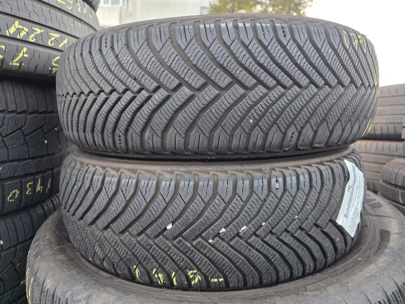 Гуми Зимни 175/60R16, снимка 3 - Гуми и джанти - 56662152