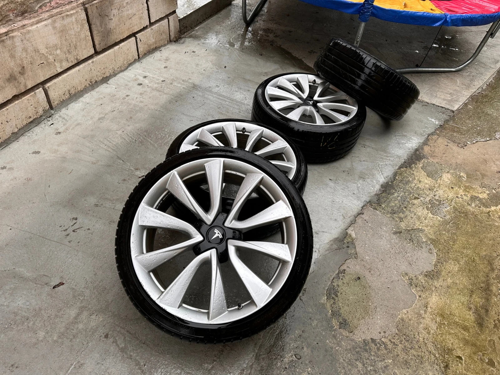 Гуми с джанти 235/35R20