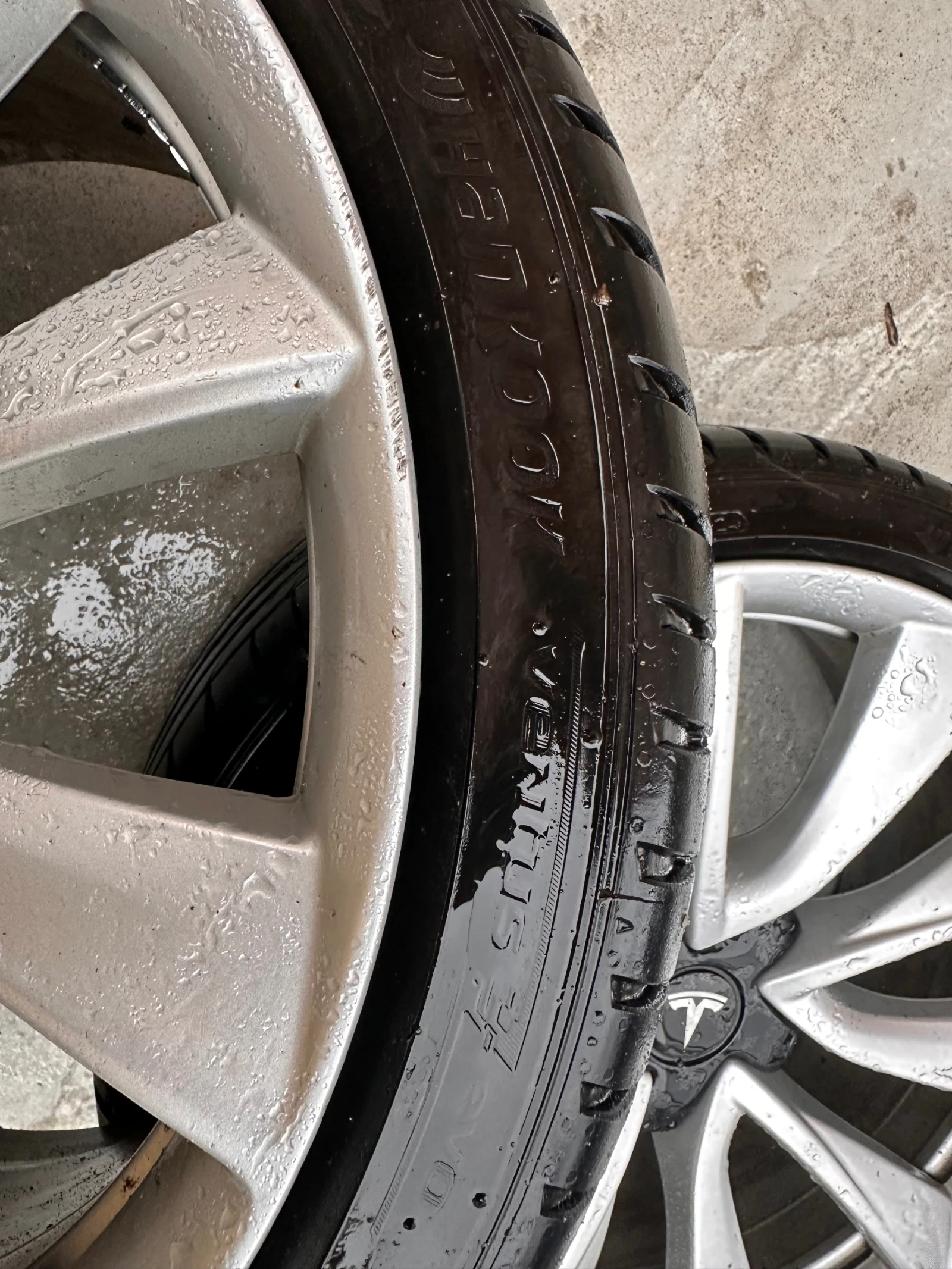 Гуми с джанти 235/35R20, снимка 6 - Гуми и джанти - 56698144