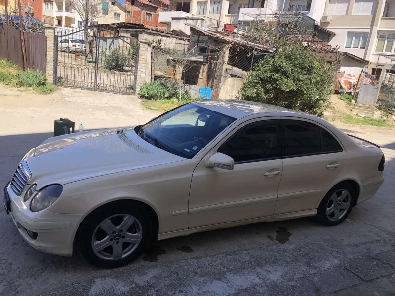 Mercedes-Benz E 220, снимка 3 - Автомобили и джипове - 45172660